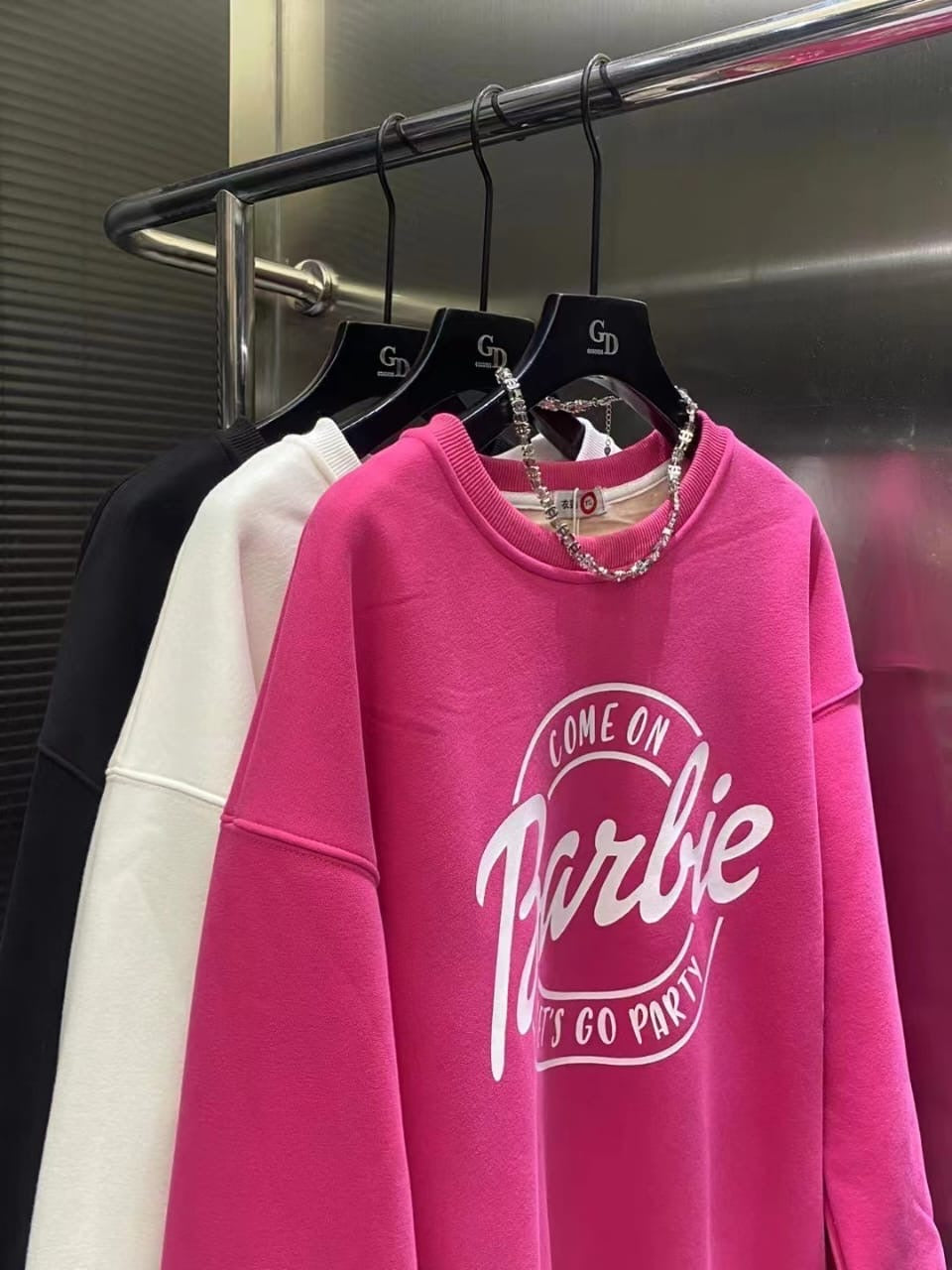 Barbie pullover pink