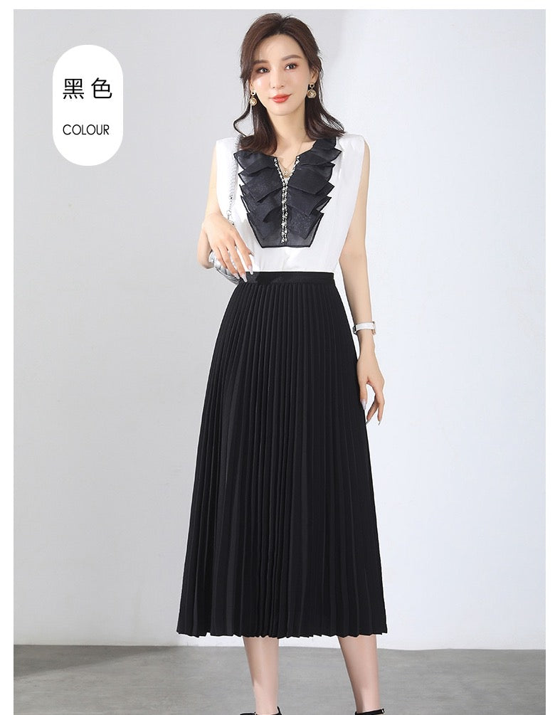 Monochrome pleated skirt black