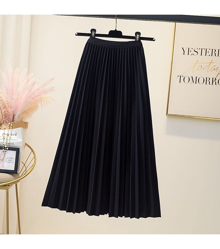 Monochrome pleated skirt black